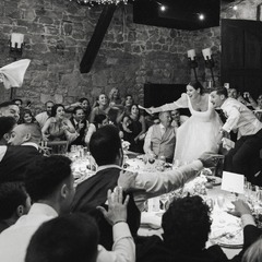 Después y antes...emociones que merecen venirse arriba!
#bodasdivertidas#esmiboda#energiapositiva#mesapresidencialboda
@loizagaweddings
@celinebodas